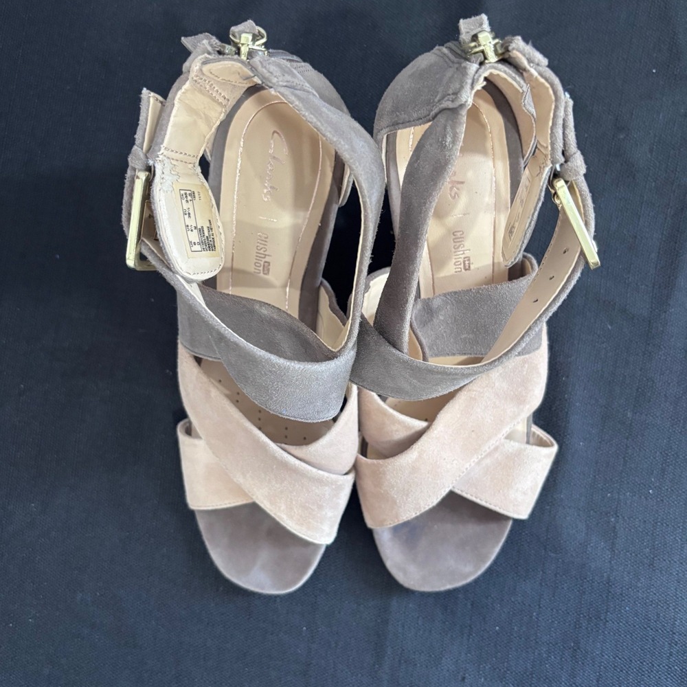 Clarks Cushion Plus Suede Wedge Sandals Taupe Beige Womens 8.5 M - Picture 2 of 7